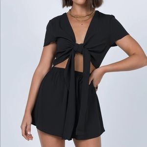 SUPER FLATTERING ROMPER